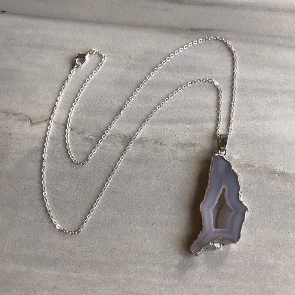 ❗️LAST❗️Raw Geode Slice Silver Necklace - Picture 4 of 7